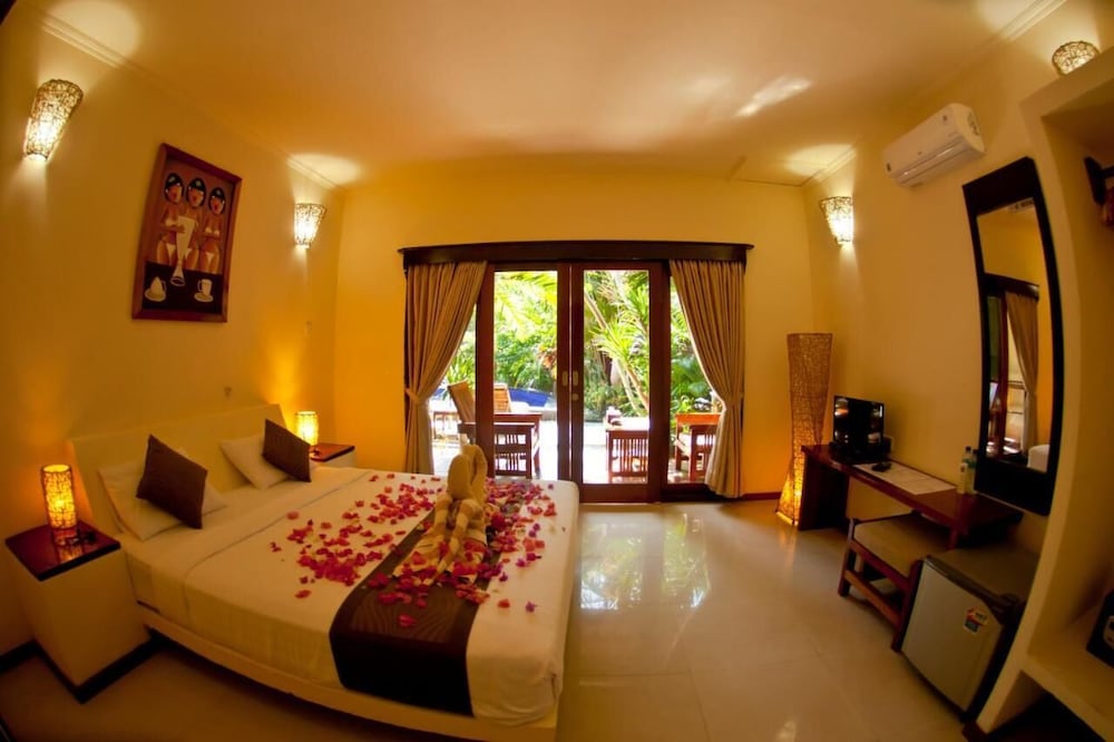 Deluxe Villa, 1 King Bed, Non Smoking, Pool Access photo 1