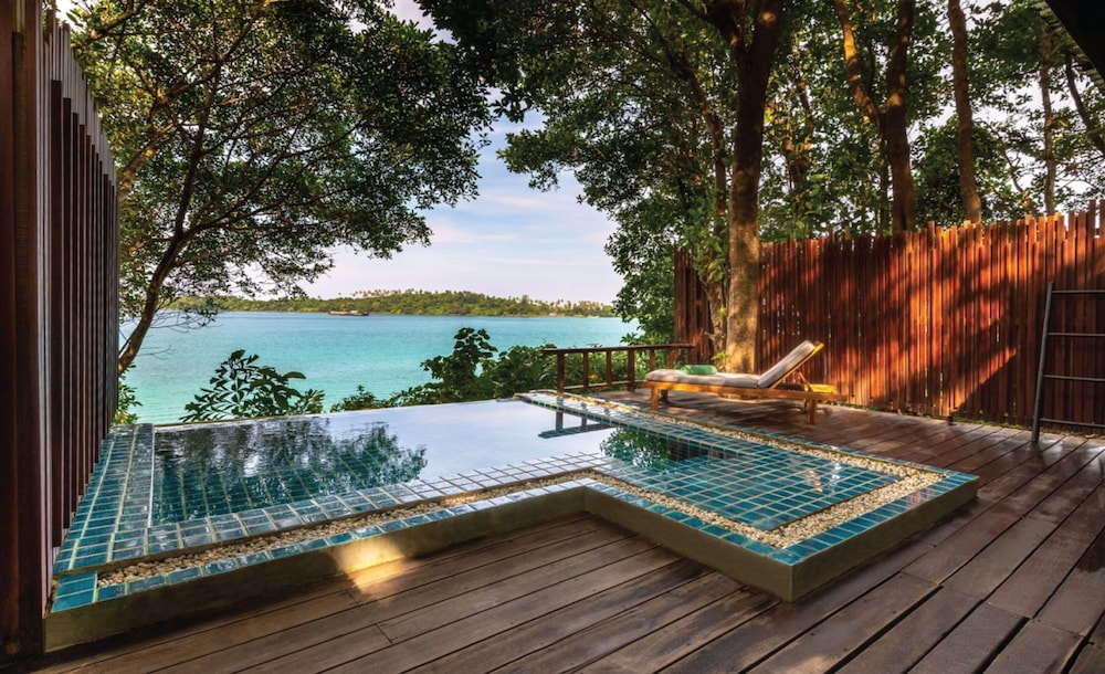 Villa Mini Pool / Estilo Moderno