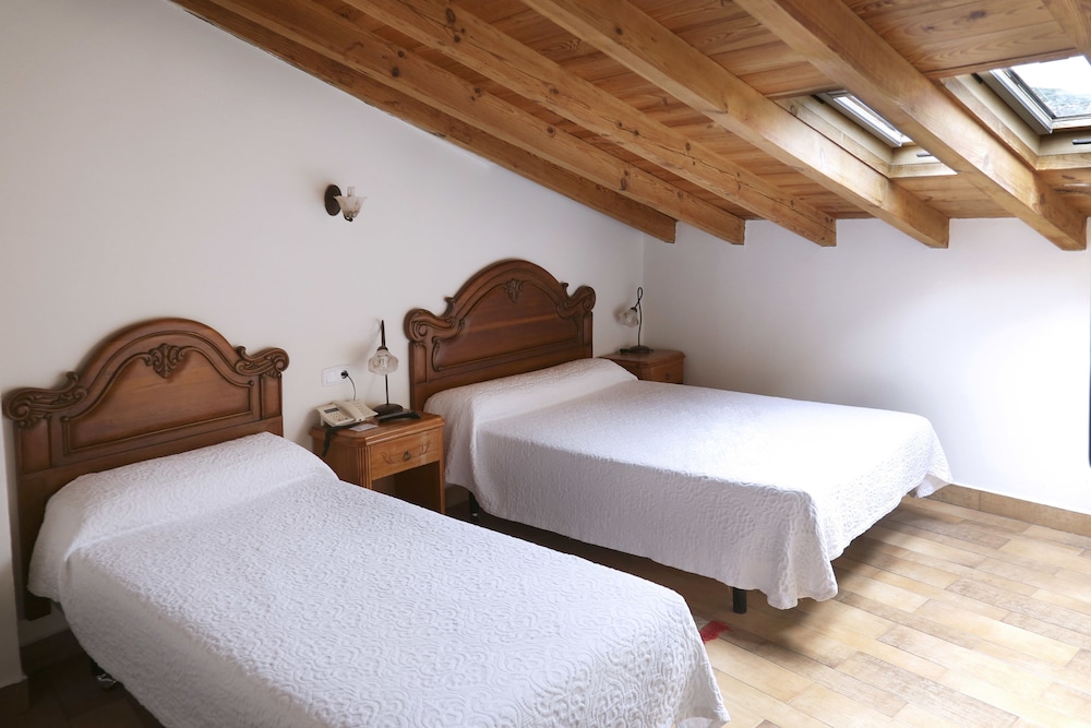 Penthouse, 2 Twin Beds