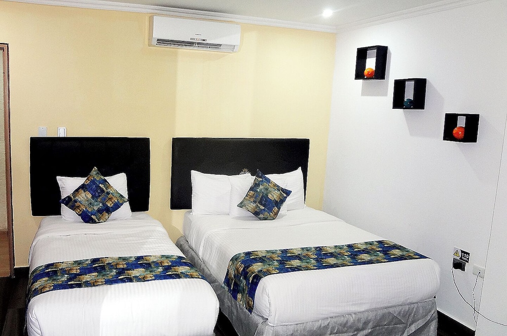 Family Room, Multiple Beds photo 2