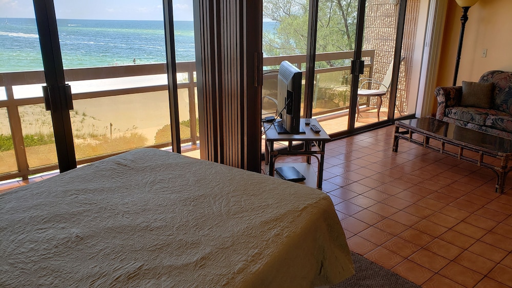 1 Bedroom Condo, Gulf Front