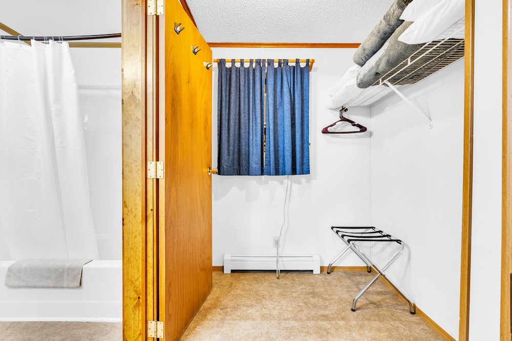 Deluxe Room – Handicap Accessible Standard photo 2