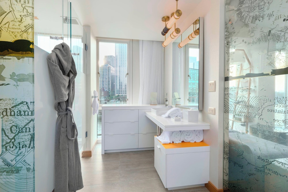 Junior Suite, 1 King Bed, Harbor View, Corner (Hearing Accessible)