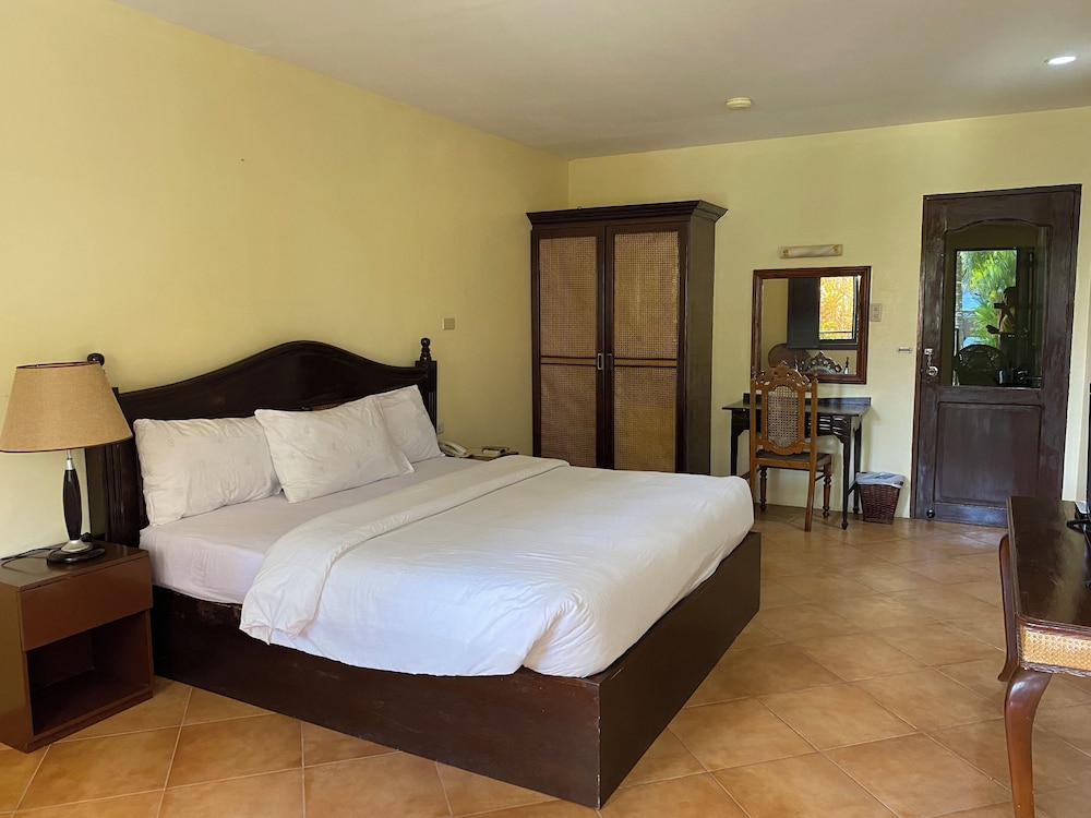 Superior Room, Pool View photo 1