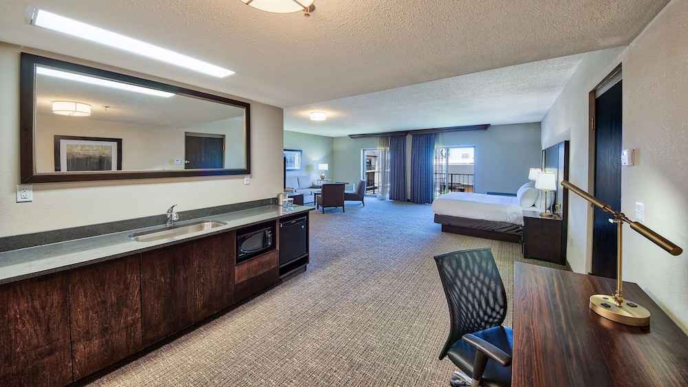 Suite, 1 King Bed with Sofa bed, Balcony photo 1