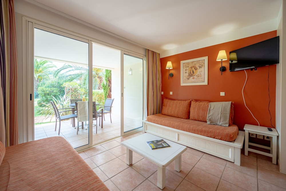 Appartement 4 personnes - 1 chambre - Terrasse ou balcon - Climatisé photo 2