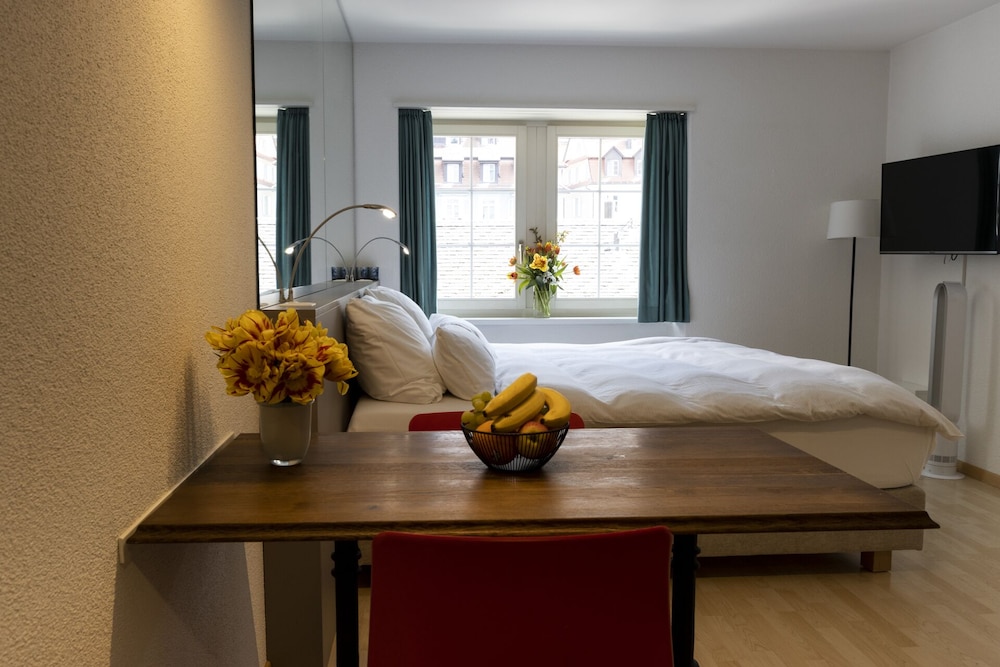 Business Studio, 2 Twin Beds, Kitchen photo 3