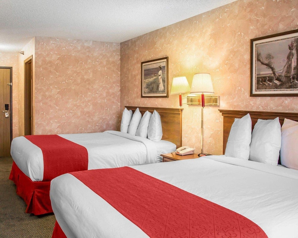 Standard Room, 2 Queen Beds, Non Smoking - Photo 2