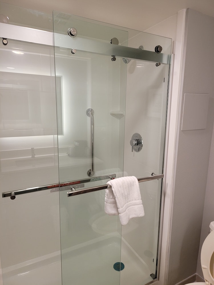 Room, 1 Queen Bed, Hearing Accessible, Non Smoking - Photo 5