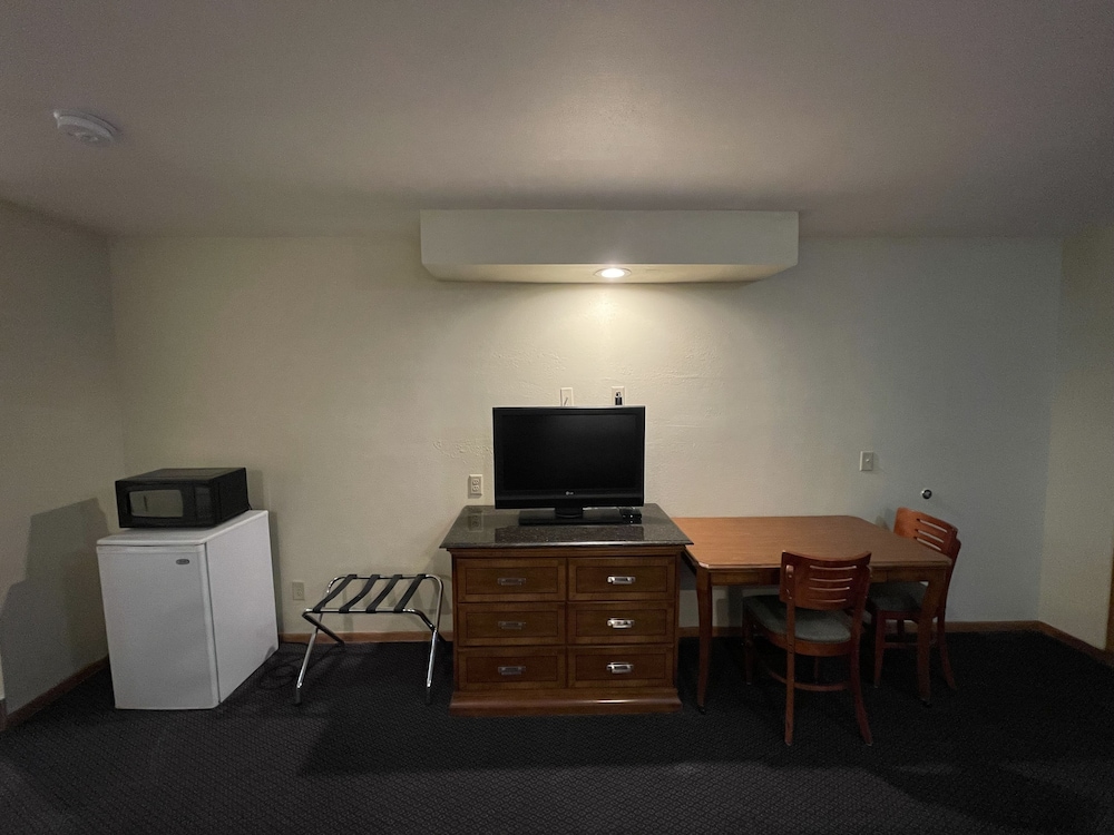 Deluxe Room, 1 King Bed photo 2