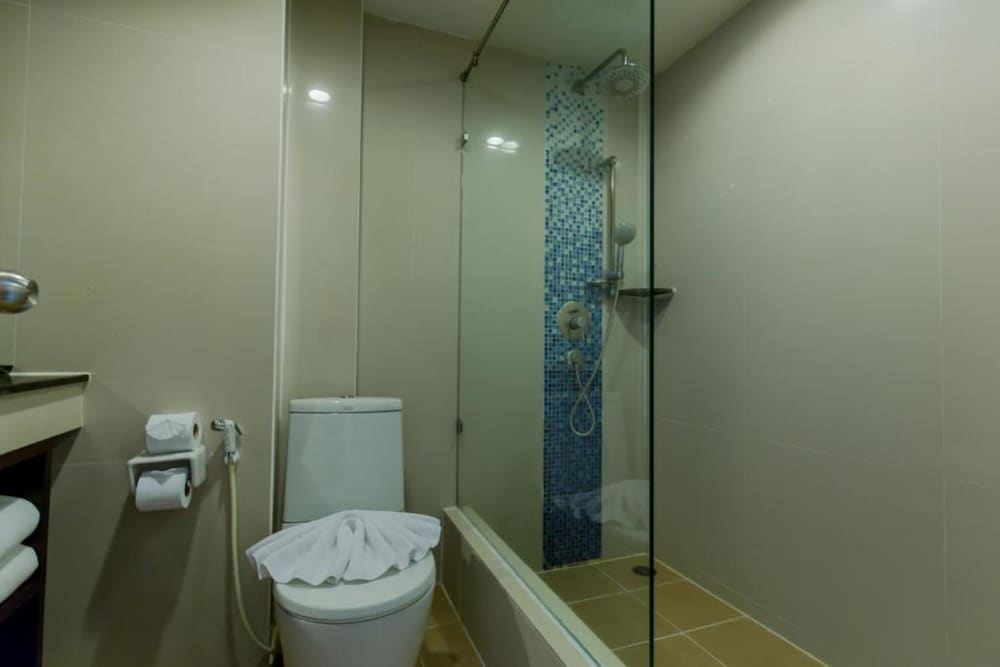 Family Room, 2 Bedrooms - Photo 5
