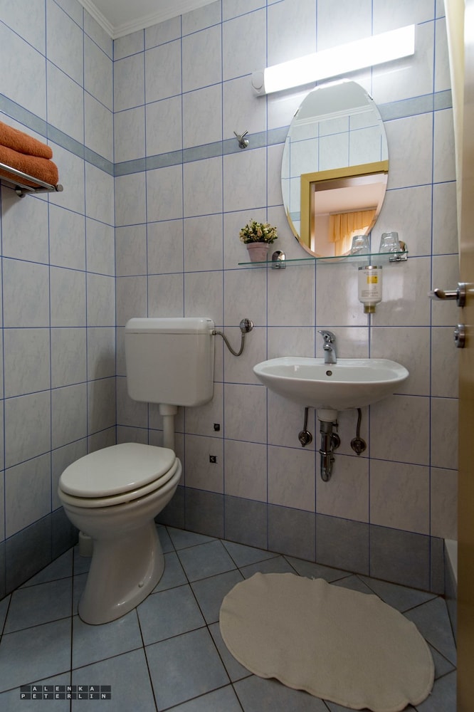 Classic Triple Room photo 2