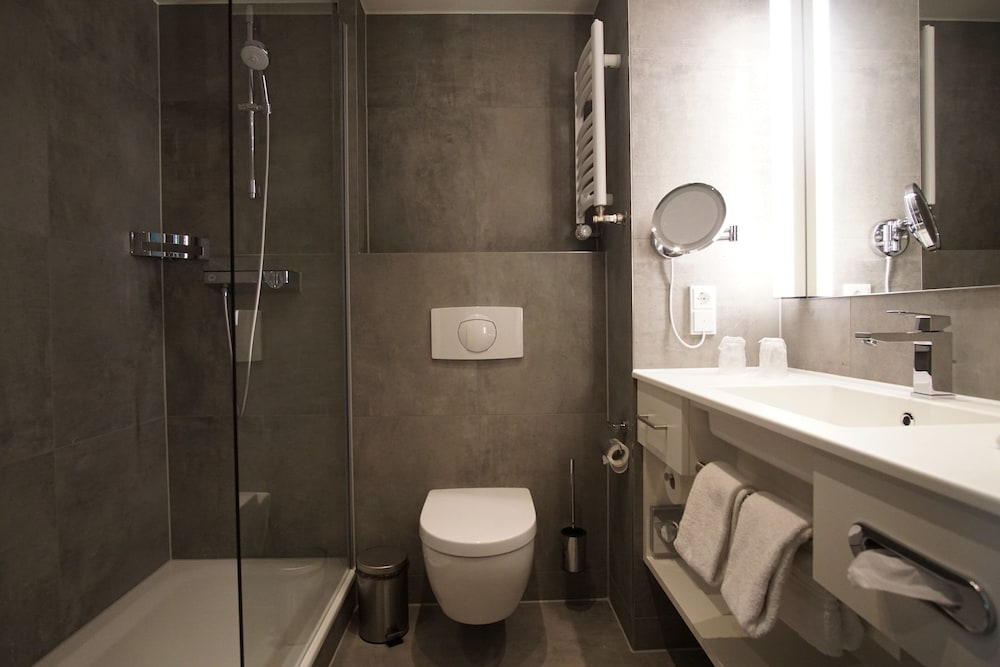 Suite, 1 King Bed, Lake View - Photo 3
