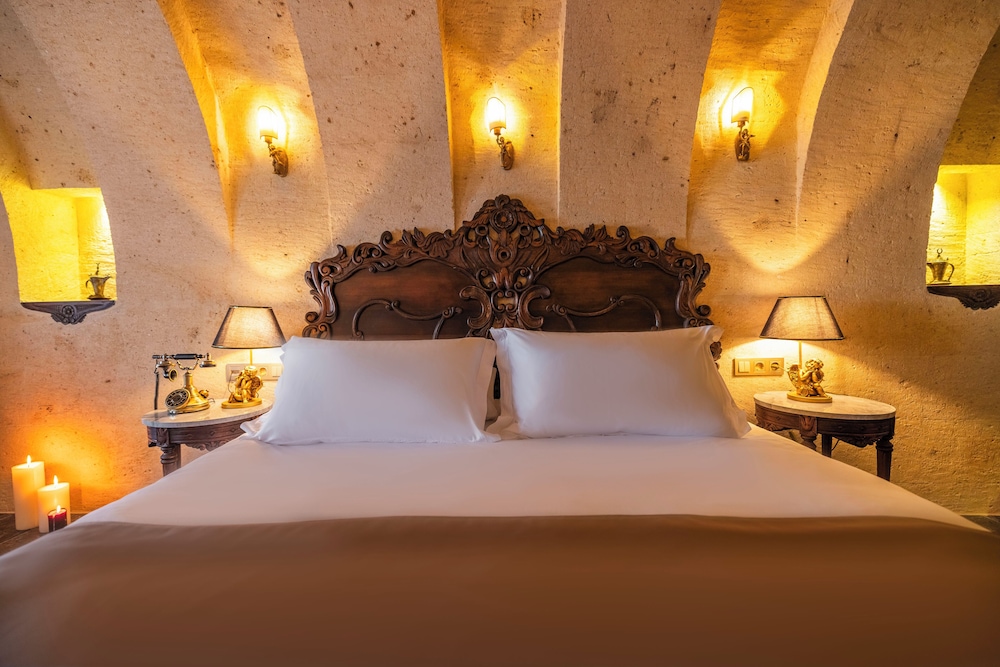 Junior Suite, 1 Double Bed, Fireplace (Cave, Bathtub) photo 3