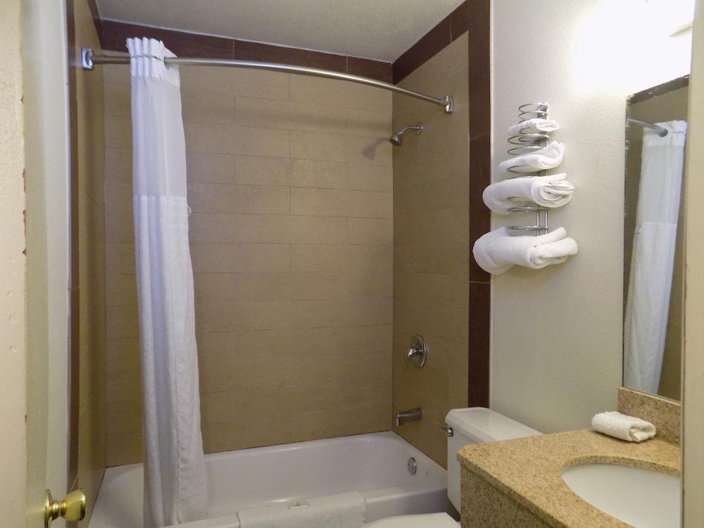 Double Room, 2 Queen Beds photo 3