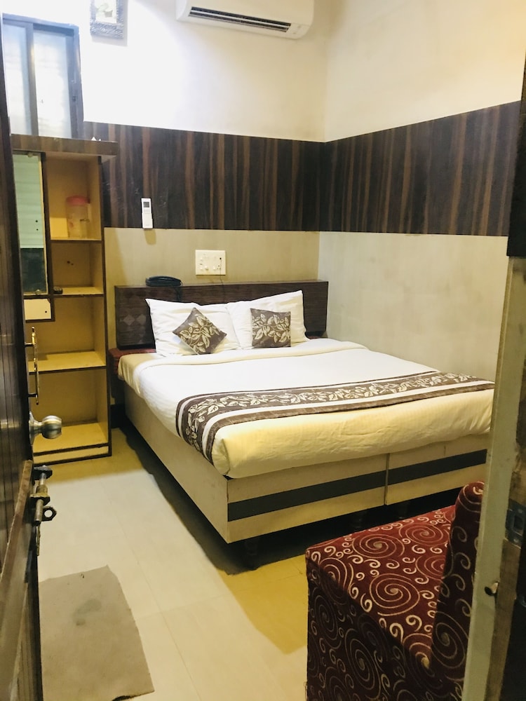 Standard Room - Photo 11