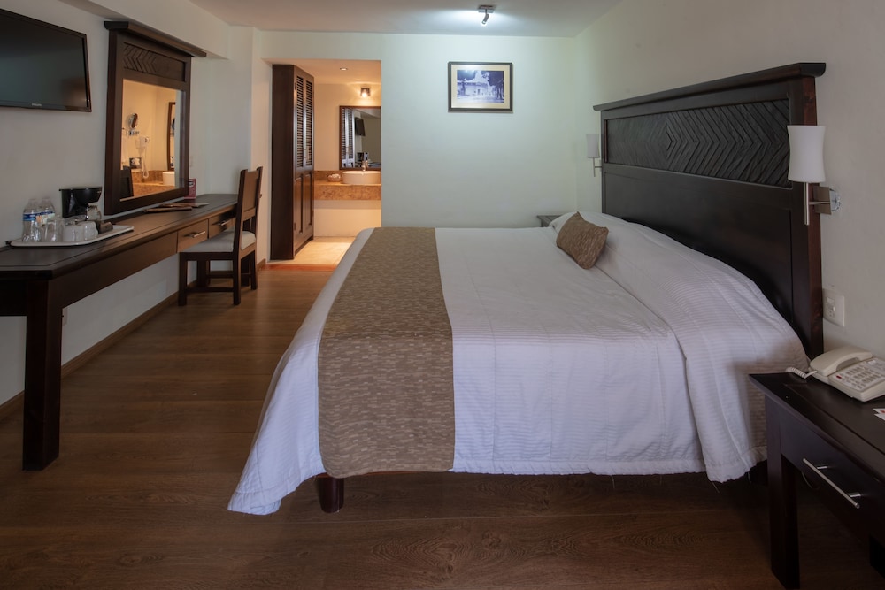 Standard Room, 1 King Bed photo 1