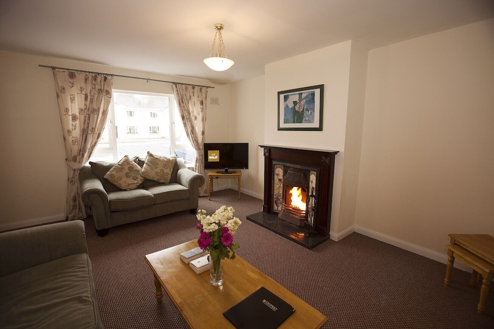 House, 3 Bedrooms, Fireplace photo 1