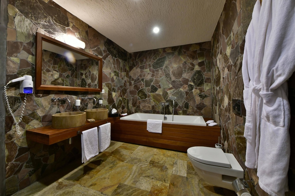 Deluxe Suite (Family) - Photo 6