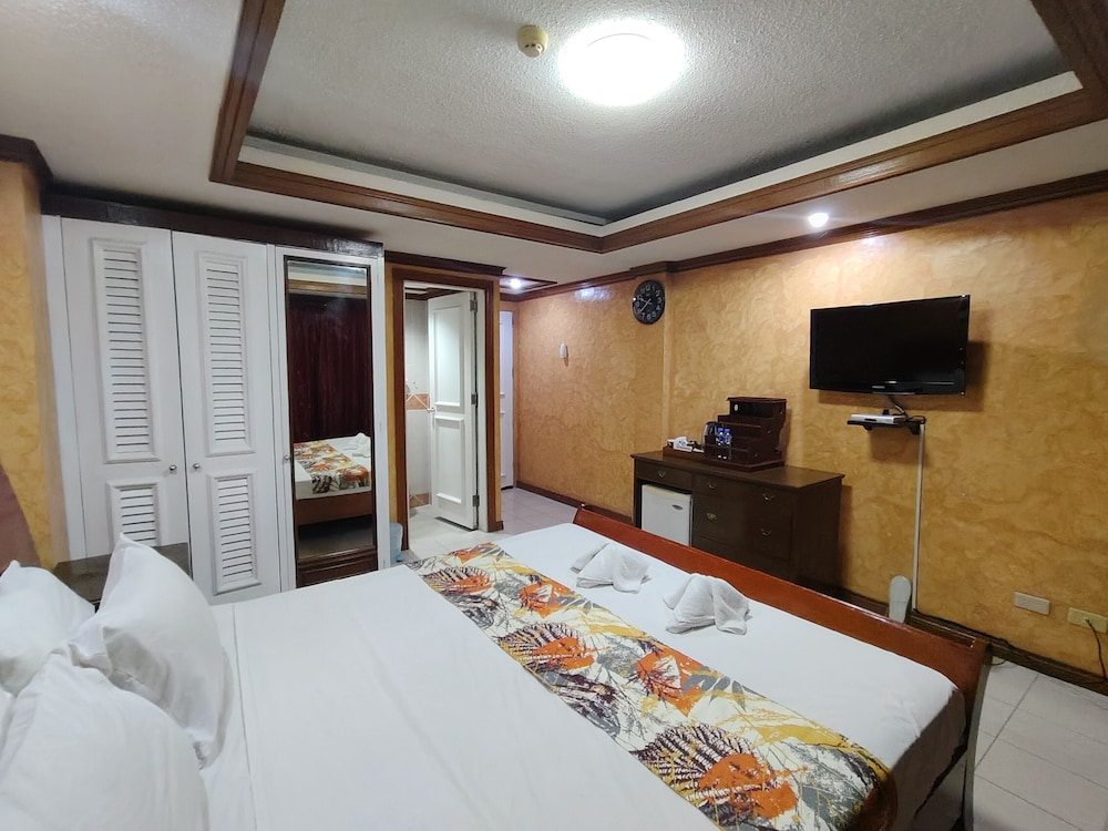 Superior Room, 1 King Bed, Balcony photo 3