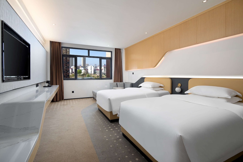 Deluxe Room, 2 Double Beds, Non Smoking, City View