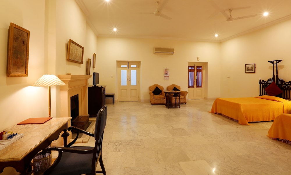 Deluxe Room - Photo 5