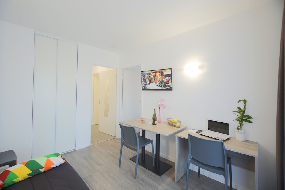 Family Apartment, 1 Bedroom - Photo 11