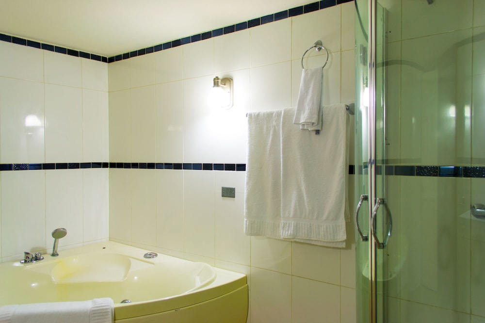 Junior Suite, 1 King Bed, Non Smoking photo 3