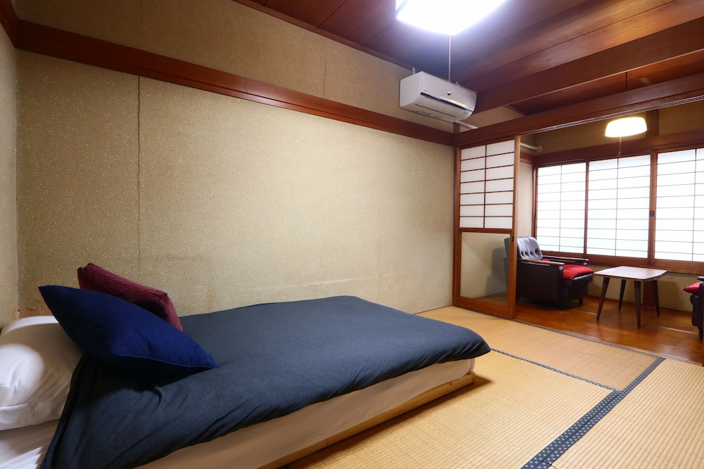 Japanese-Style Single Room Shared Bathroom photo 2