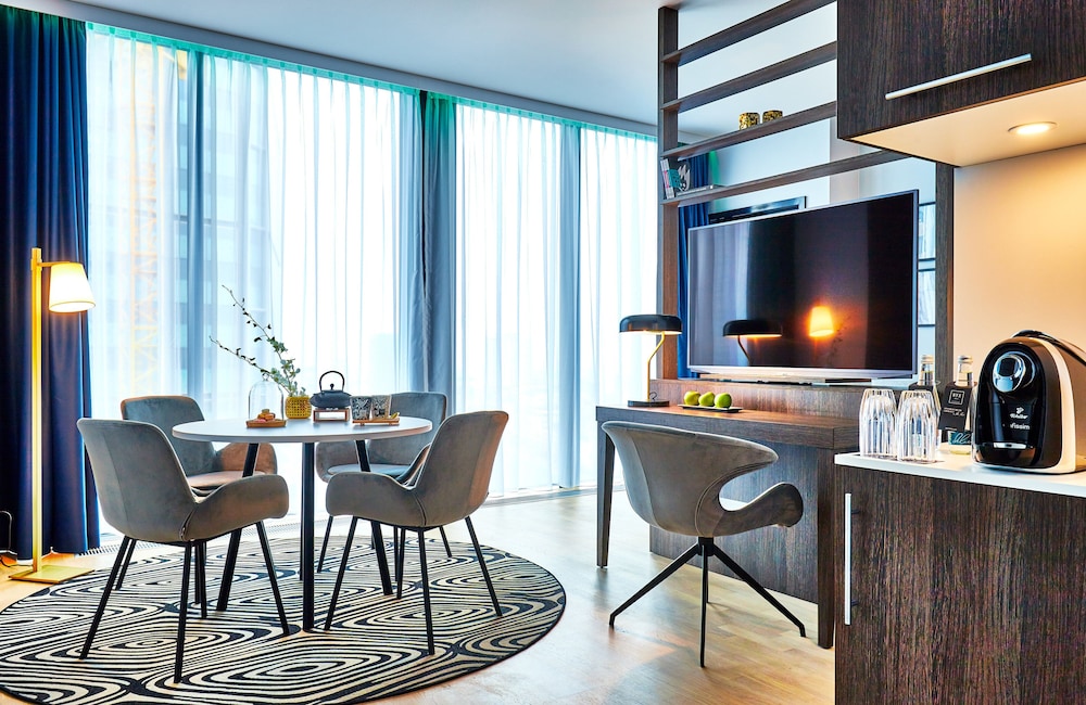 Junior Suite (NYX) thumbnail 5