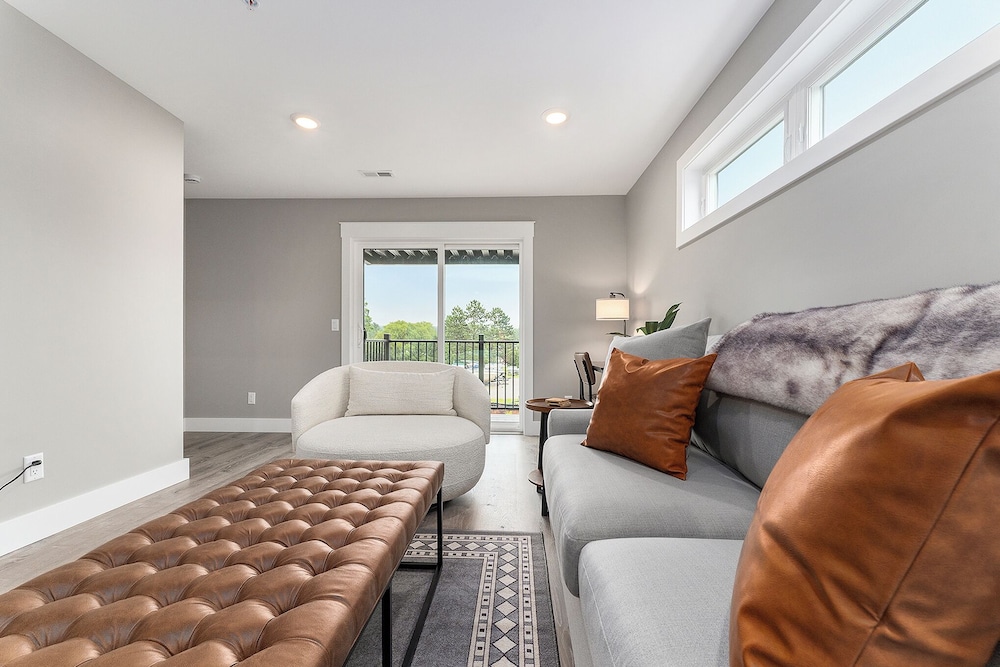 Elite Condo, Multiple Bedrooms, Balcony, Garden View