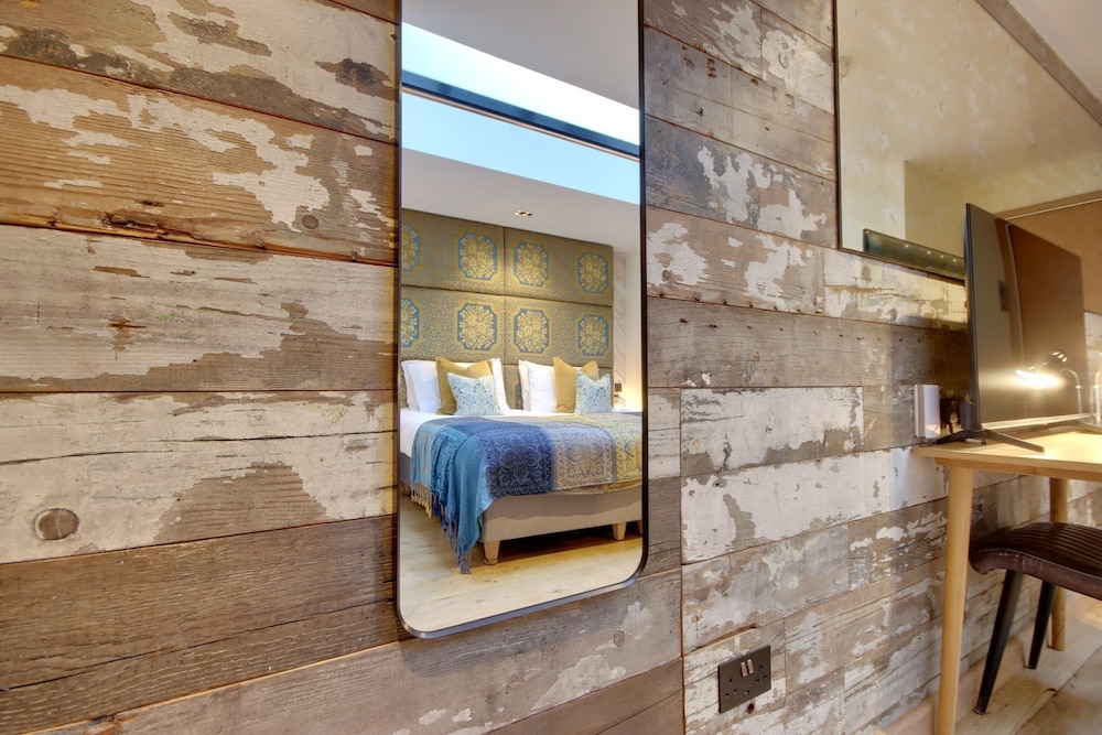 Deluxe Room, 1 King Bed, Non Smoking, Private Bathroom photo 3