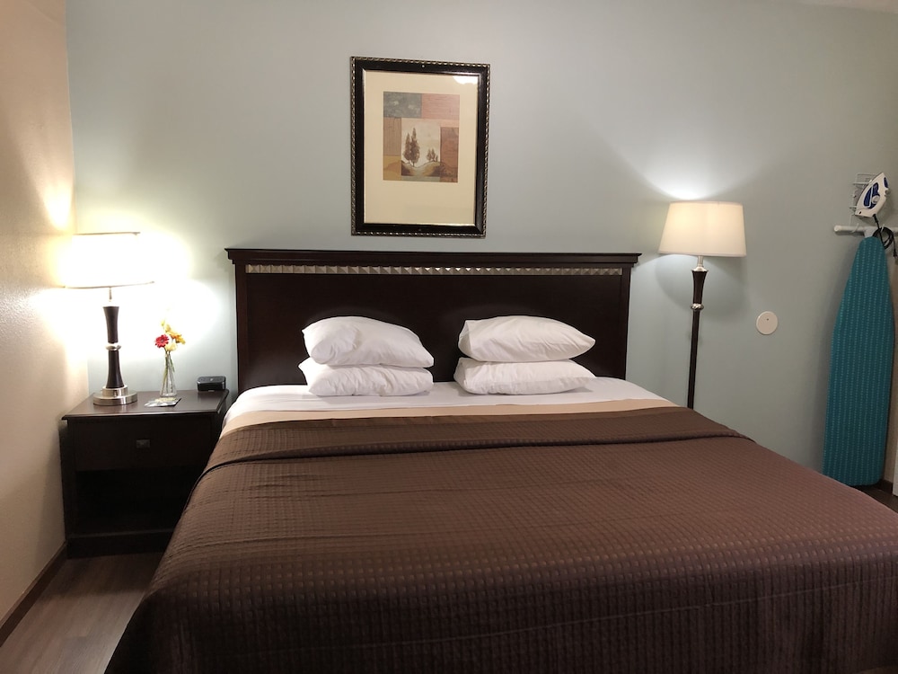 1 Queen bed, Non-Smoking Room