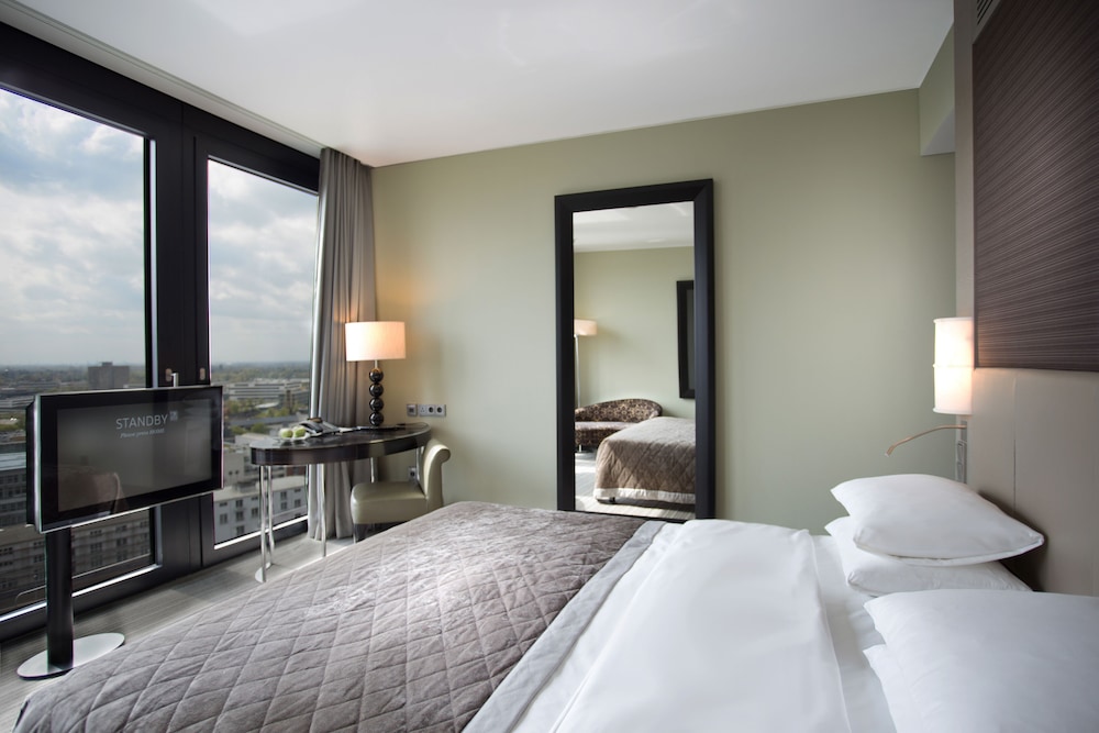 Deluxe Room, 1 King Bed (Club Deluxe)