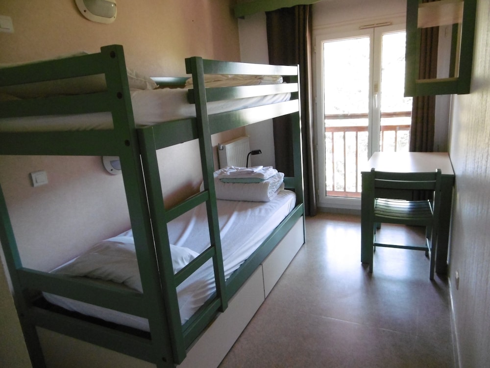 Bed in 4 Bed Male Dormitory with Ensuite Bathroom photo 1