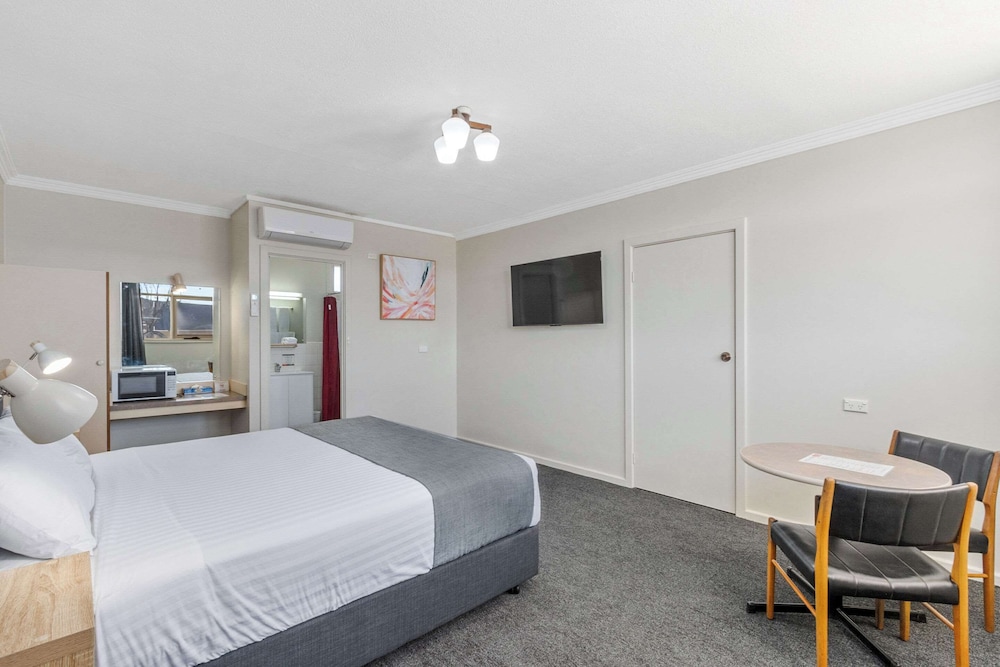 Room, 1 King Bed, Non Smoking photo 3