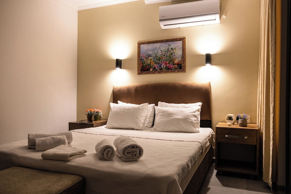 Basic Triple Room, Multiple Beds, Pool View