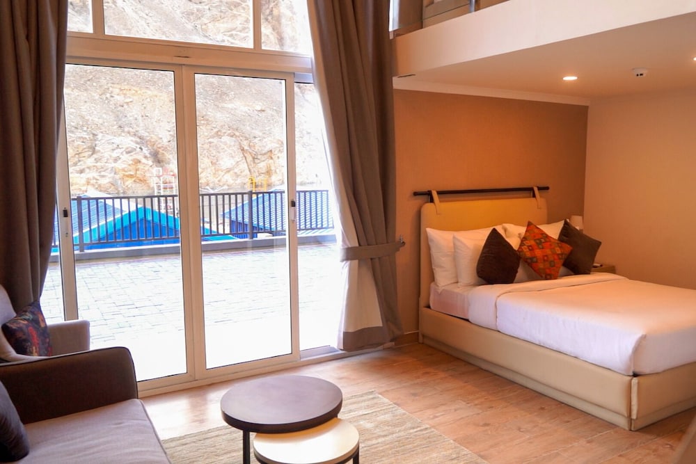Family Room, Balcony, Lake View