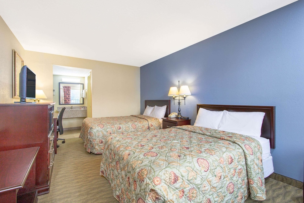 Room, 2 Double Beds, Non Smoking (Pet Friendly) photo 1