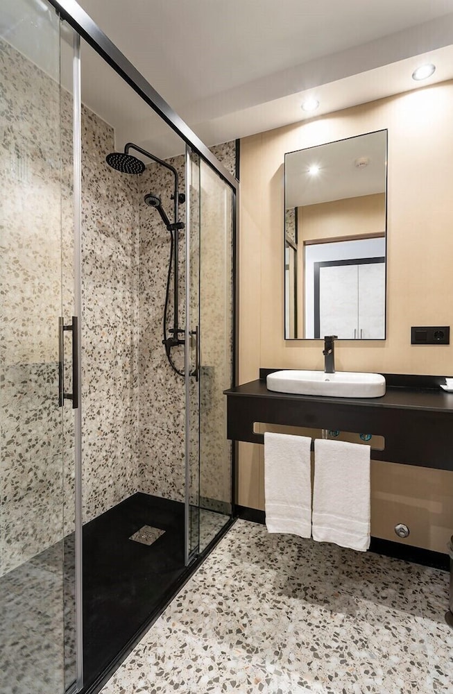 Superior Twin Room - Photo 17
