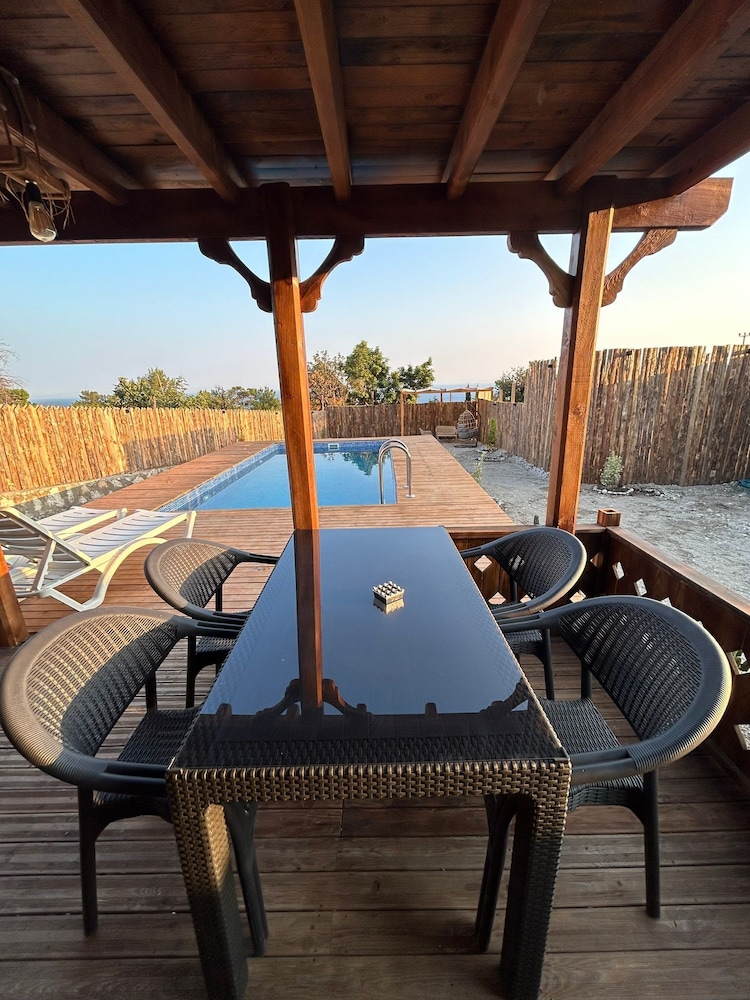 Exclusive Bungalow, Pool View photo 3