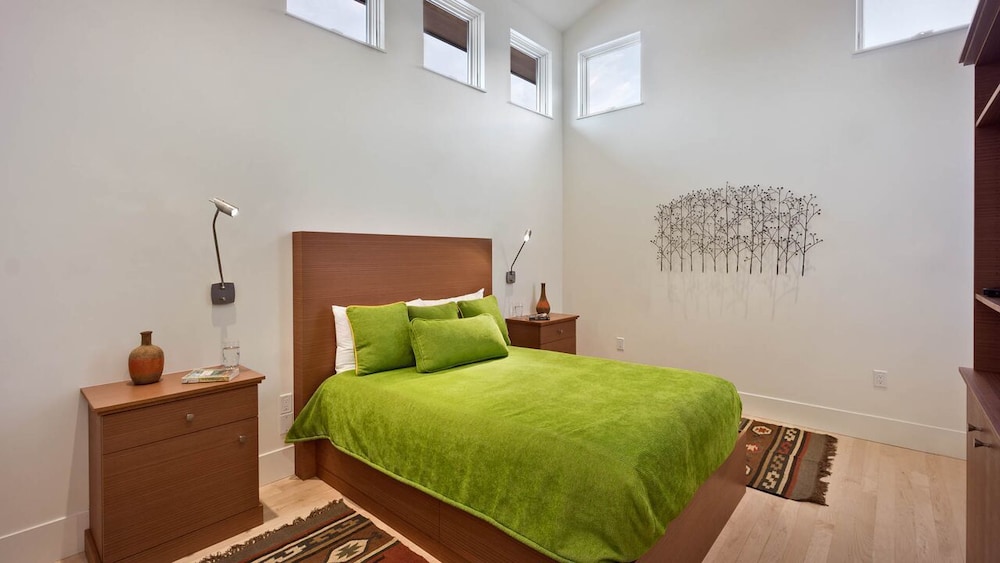 Deluxe House, 4 Bedrooms, Mountain View, Mountainside