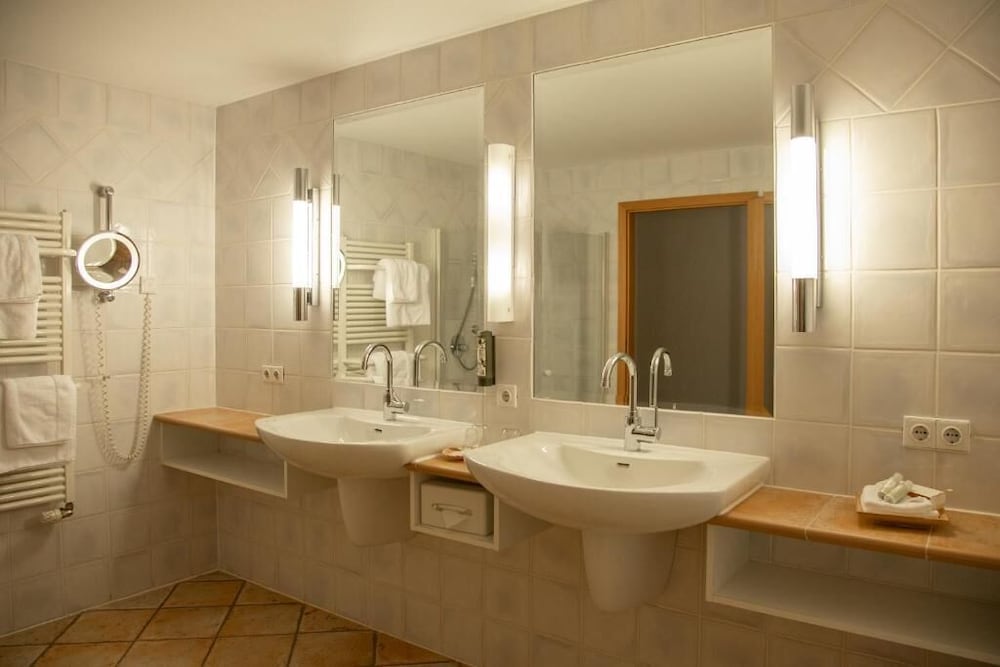 Best available Junior Suite - Photo 4
