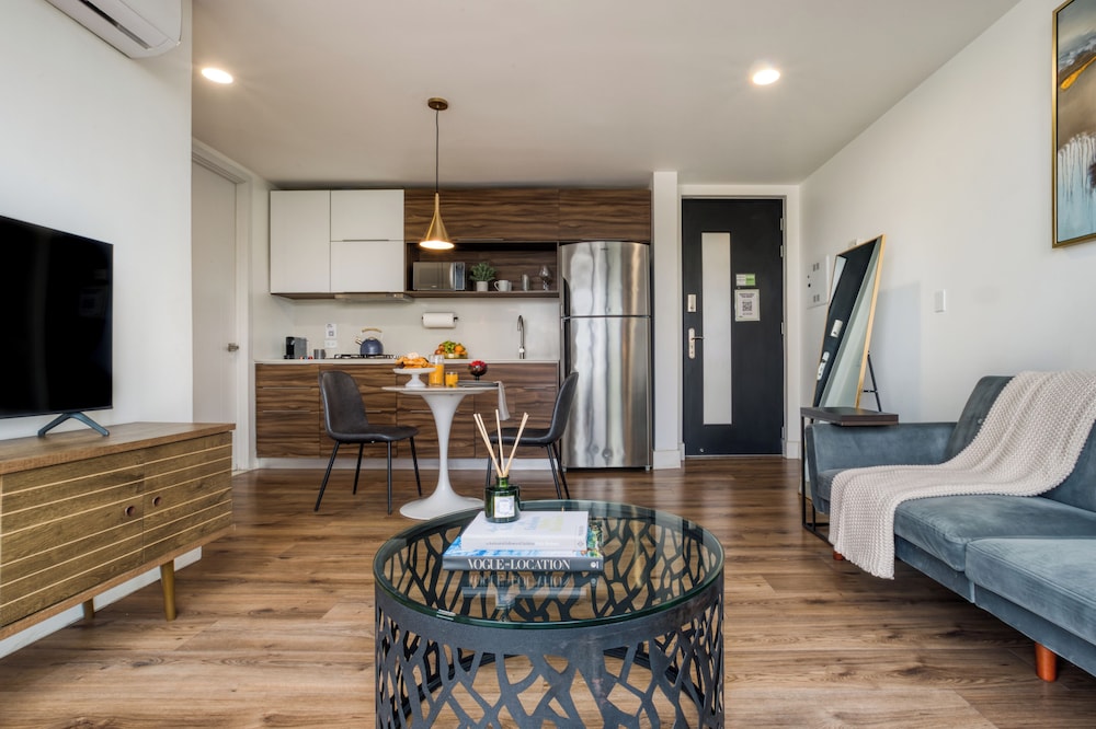 Elegant Apartment with Balcony photo 1