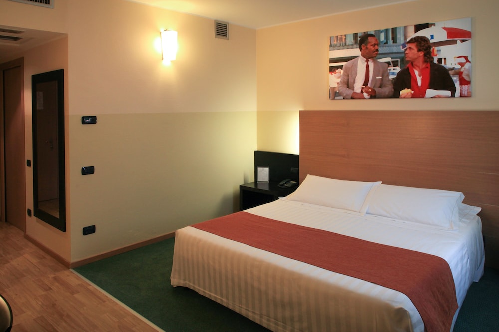 Double Room Single Use - Photo 5