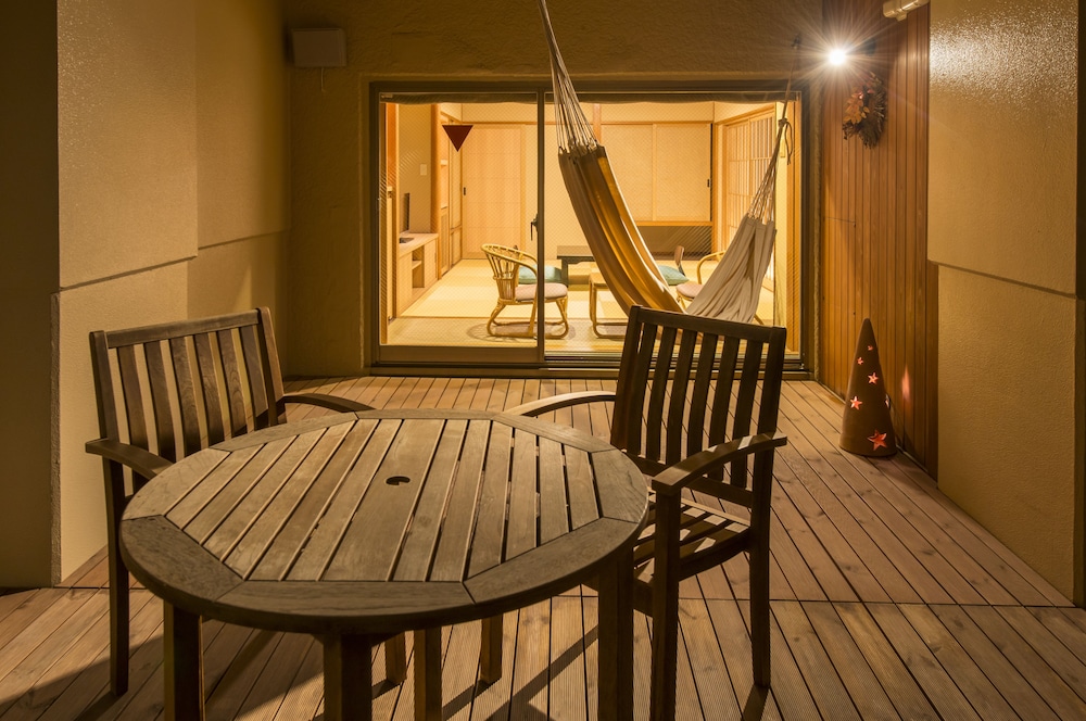 Premium compact corner room photo 3