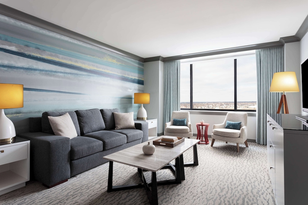 Suite, 1 Bedroom, Accessible (Mobility, Hearing, Roll-In Shower) photo 1