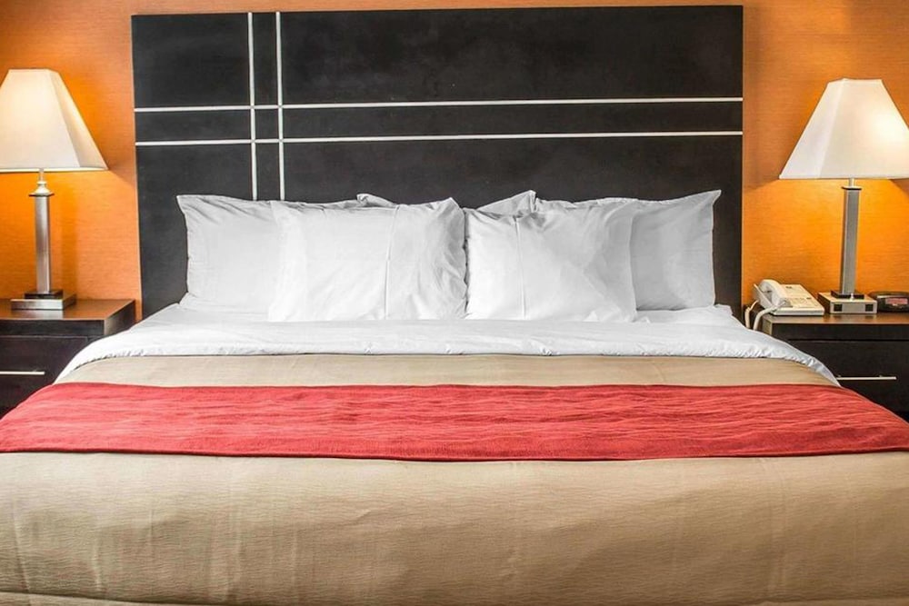 Standard 1 King Bed Non Smoking - Photo 3