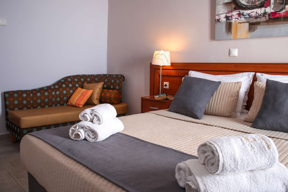 Family Room, Multiple Beds, Non Smoking, Sea View (with Sofabed) photo 2