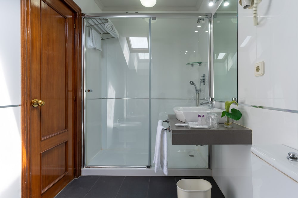 Double Room - Photo 15